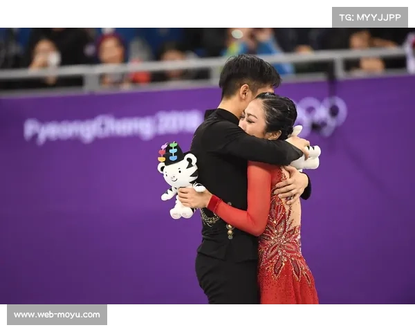 隋文静搭档韩聪亮相花滑赛事